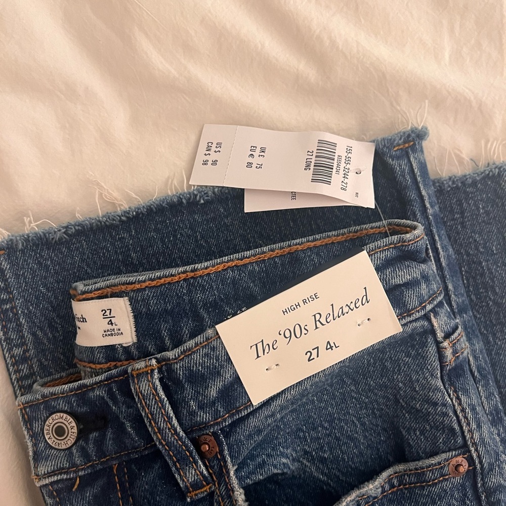 Abercrombie 90’s relaxed jeans. Brand new with tags!